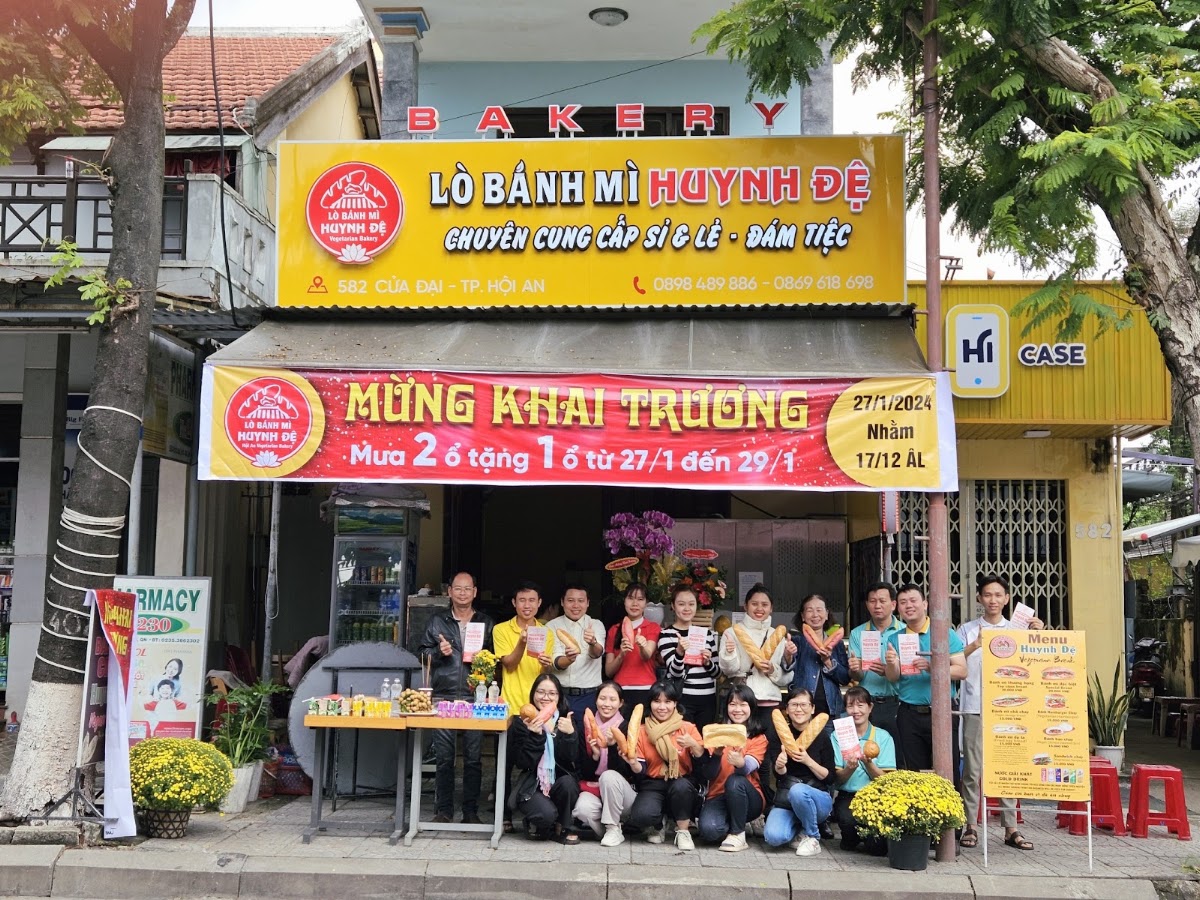 Lò Bánh Mì Chay Huynh Đệ - Vegetarian Bakery