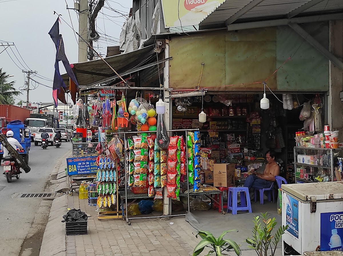 Cửa Hàng Tạp Hóa Sáu Sơn