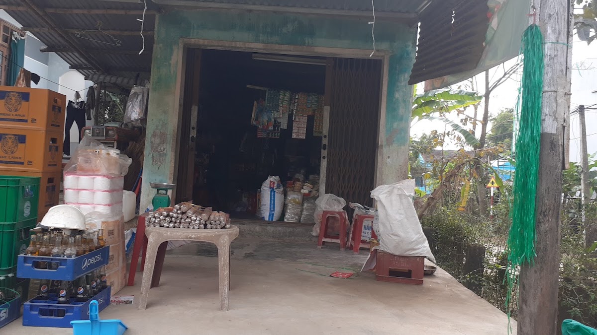 Tạp Hóa Sáu Ưng