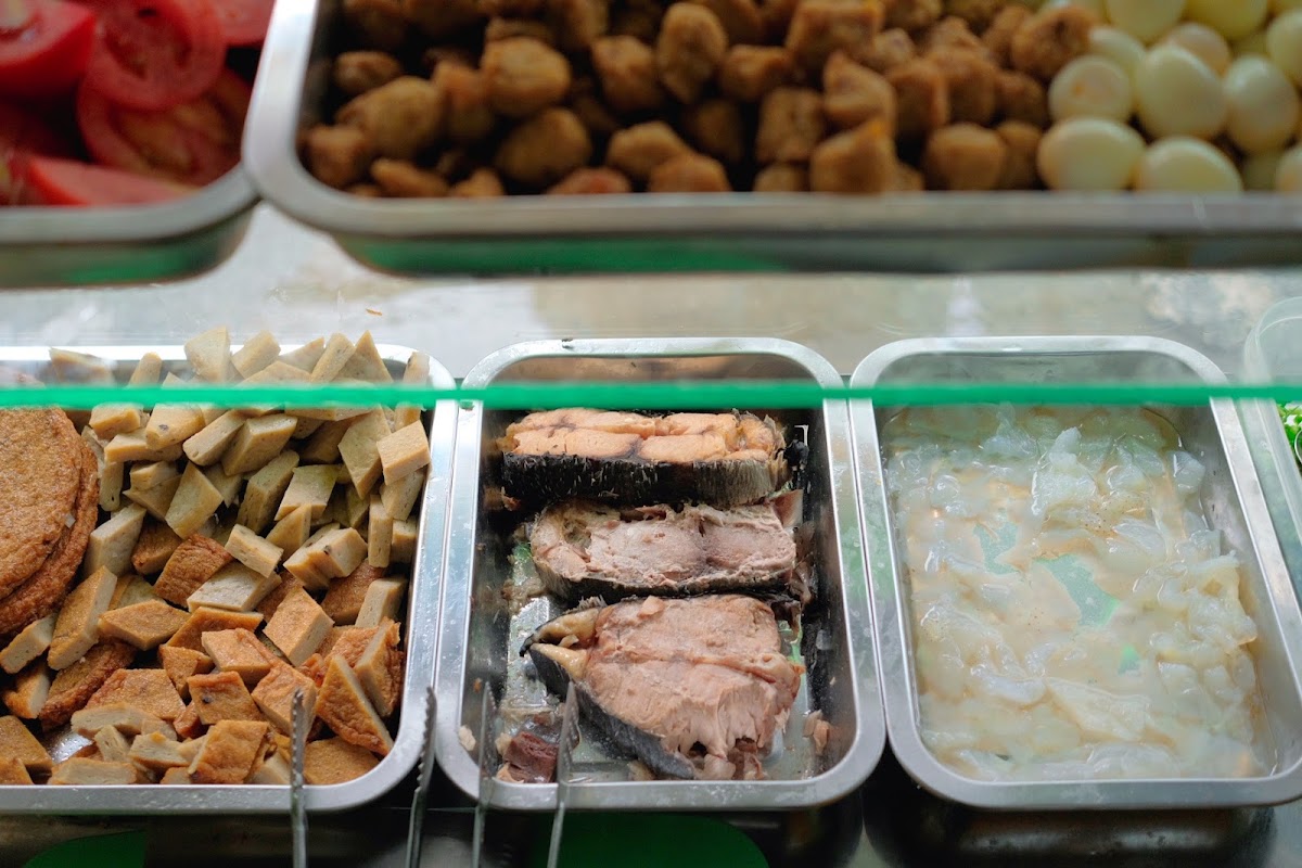 Bánh canh chả cá má nấu
