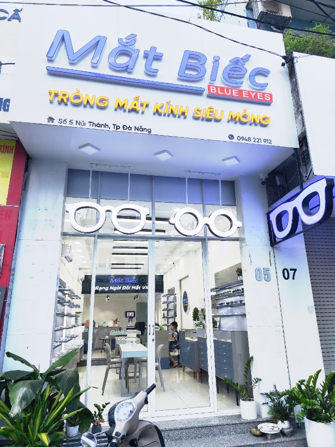 Tiệm kính Mắt Biếc
