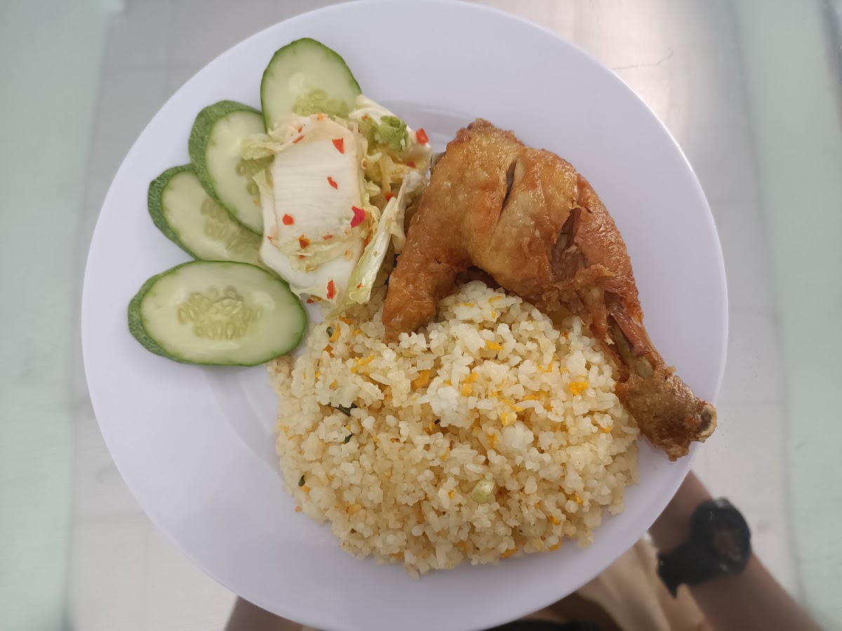 Cơm chiên gà xối mỡ,quán HT