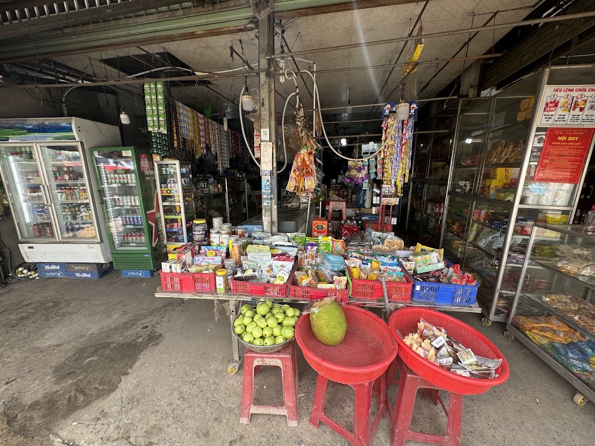Tạp hóa Nga (Long Phước)