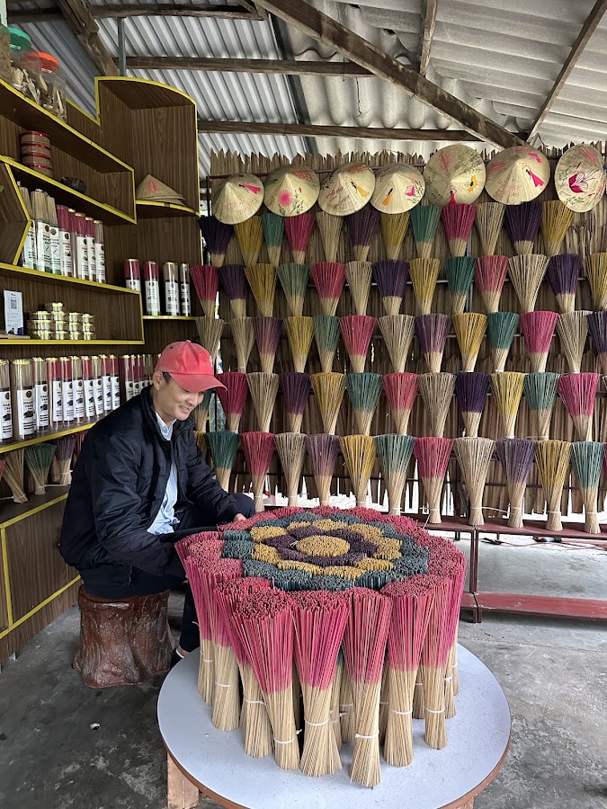 Phố Hội - Sightseeing and Experience of incence making traditional craft
