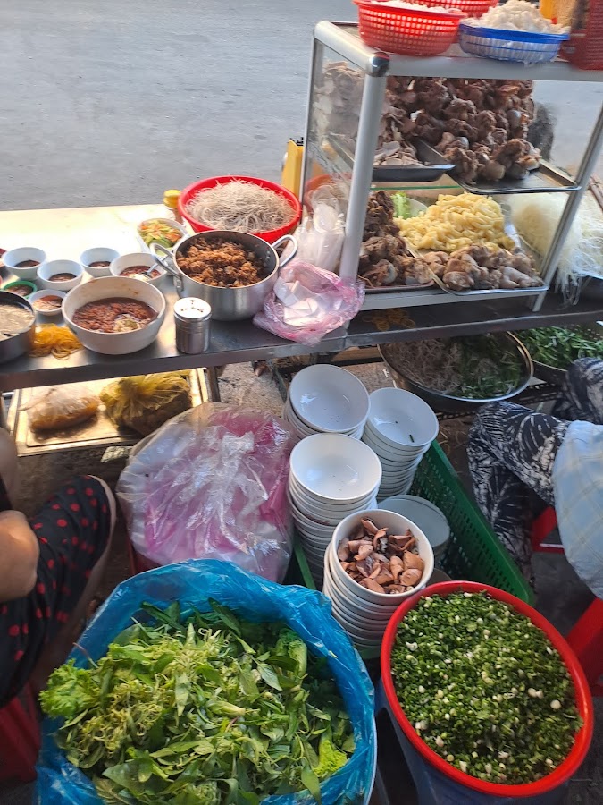 Hủ tíu cô diệu since 1980 ( Lò bò Viên since 2000) )