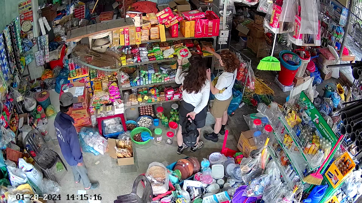 Mini Mart - Hùng Gái