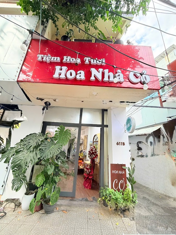 Hoa Nhà Cỏ
