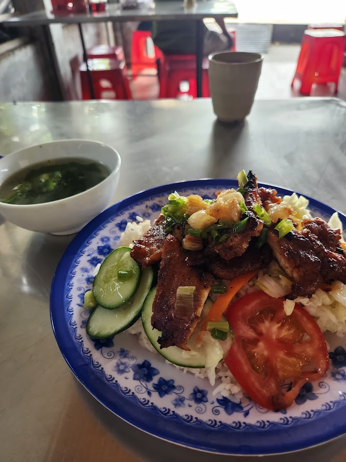 Vân cơm sườn, mì quảng