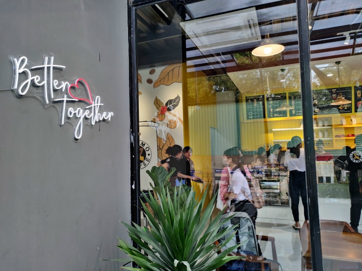 TiaMo Coffee & Tea.