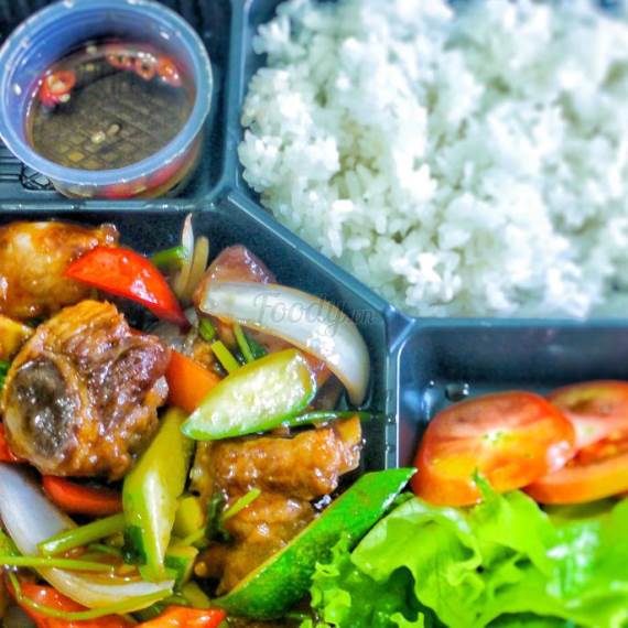 quán cháo lòng hủ tiếu bình dân