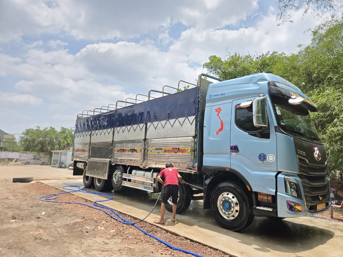 RỬA XE BƠM MỠ LONG THÀNH. Thành Donaco