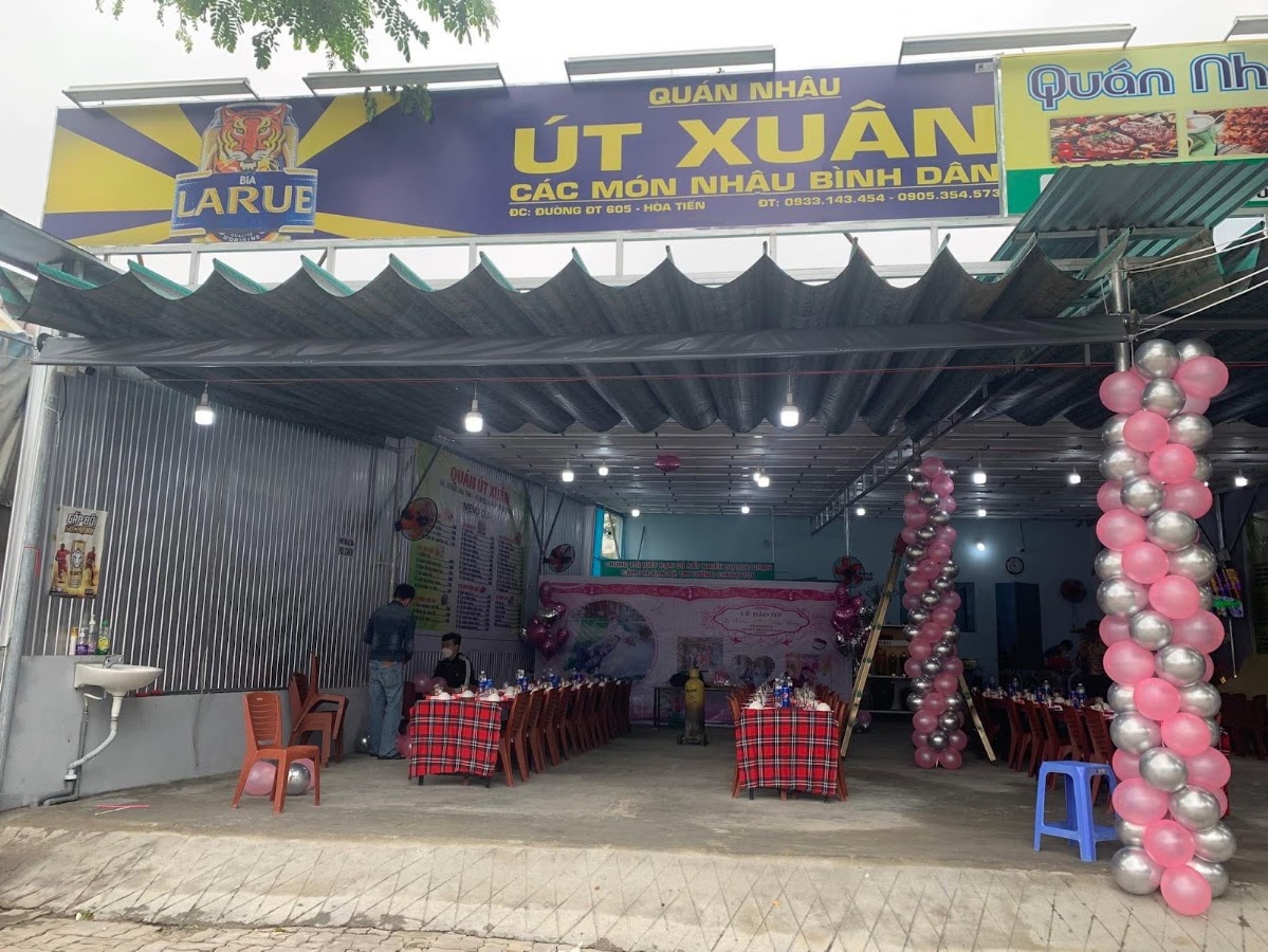 QUÁN NHẬU ÚT XUÂN