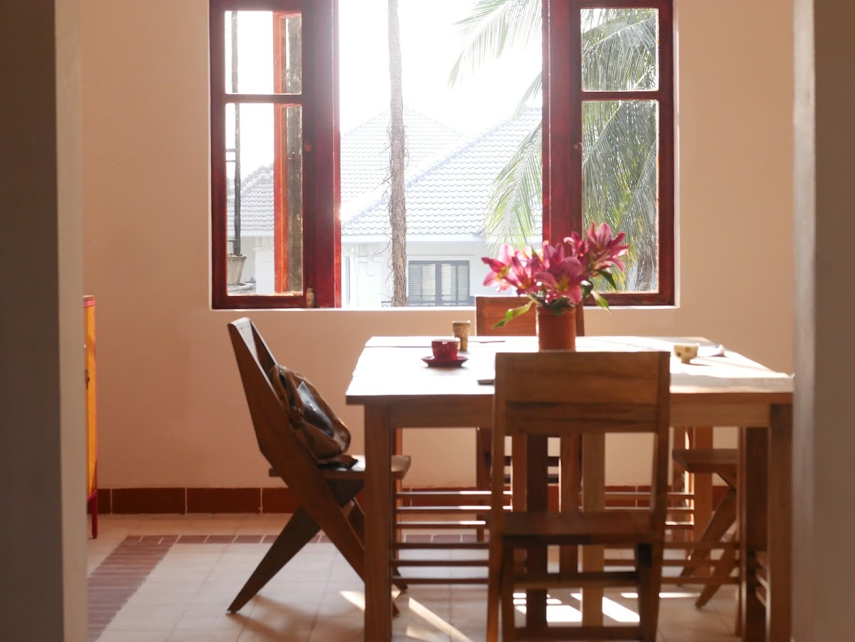 Con tàu ngầm Coworking Space & Café
