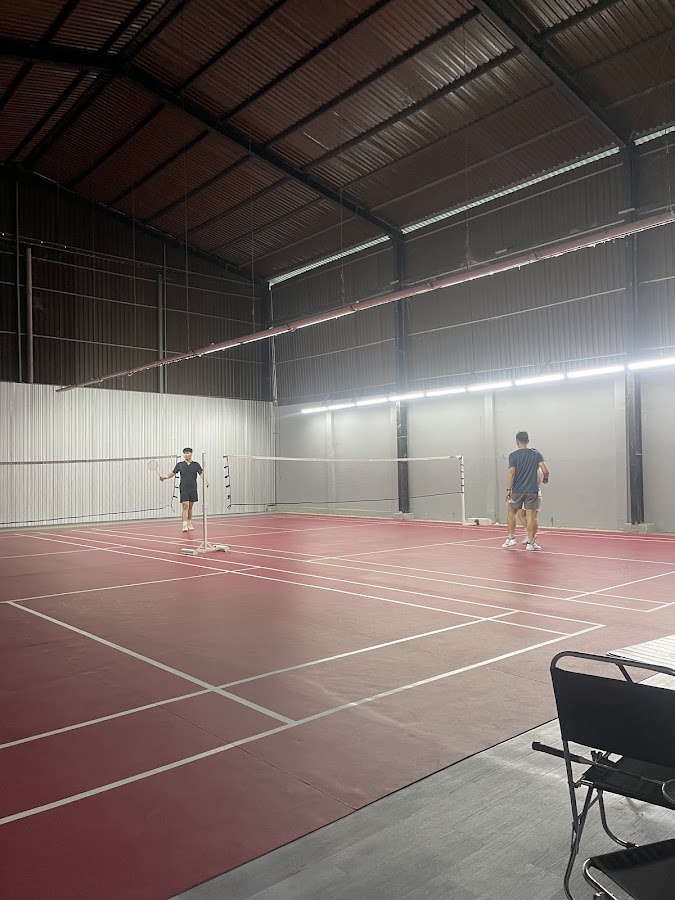 Sân cầu lông và bóng đá Thái Hòa