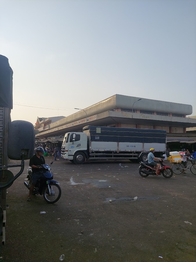 Căn tin chợ đầu mối Hóc Môn