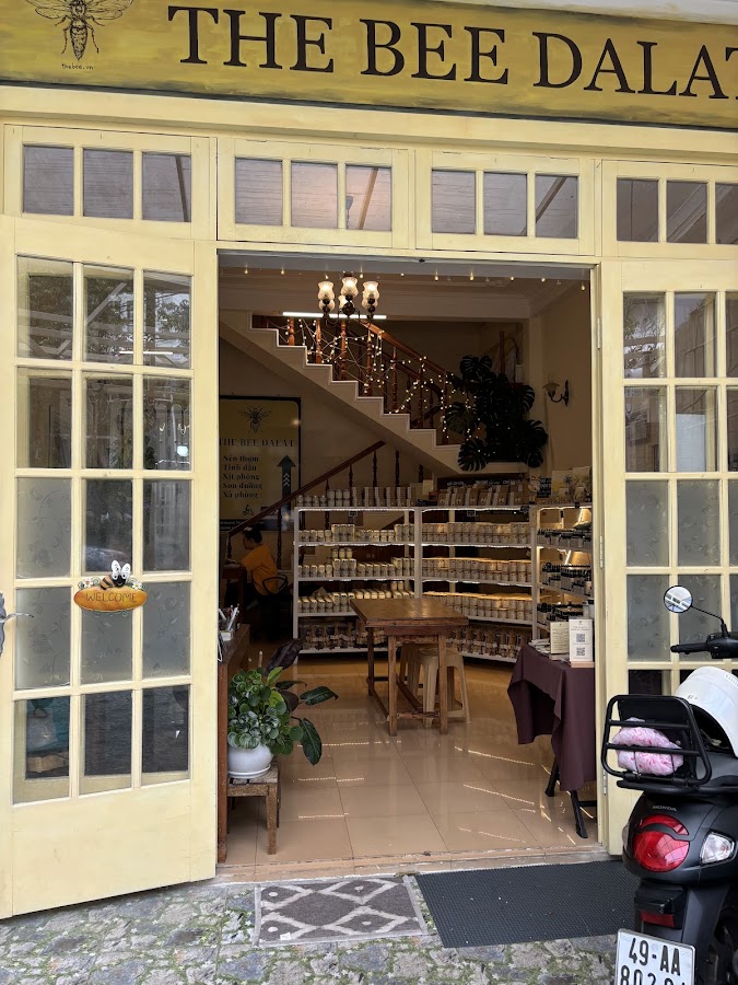The Bee - Candles & Essential Oils