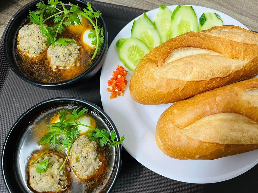 Quán ăn sáng, cafe (sáng bánh canh cá lóc, mì cay, Mì trộn..) ....)
