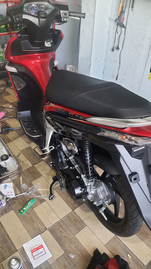 Lý Hải Rửa Xe - Thay Nhớt