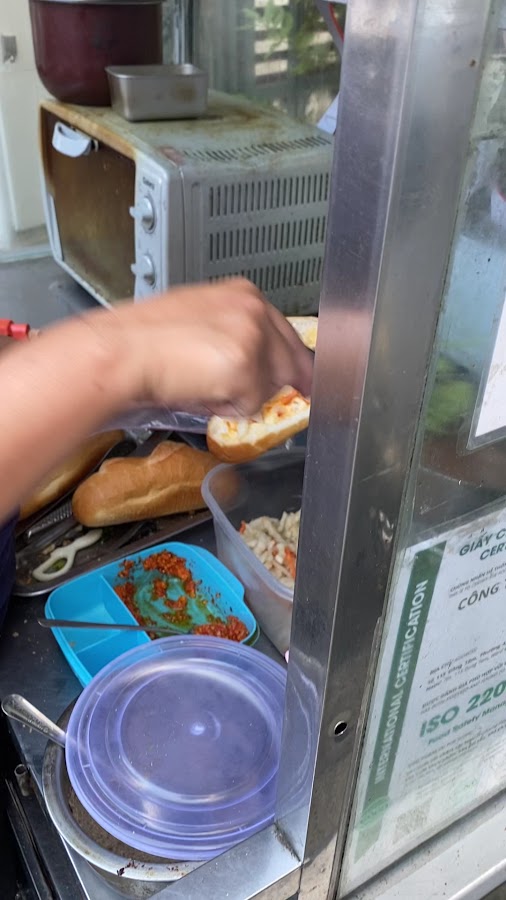 Bánh mì gà xé, xíu mại