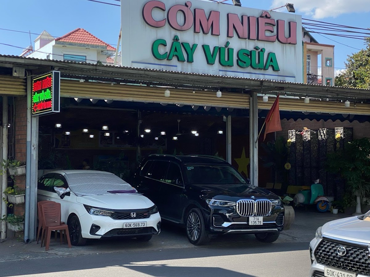Cơm Niêu Cây Vú Sữa