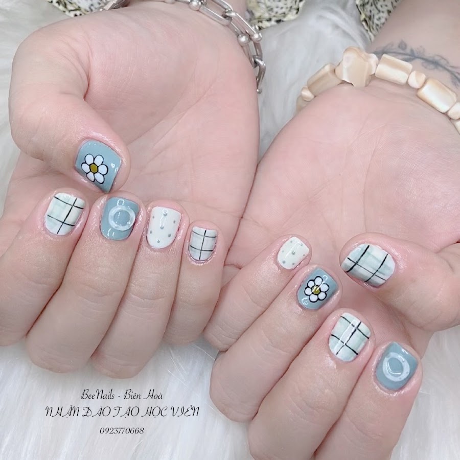 Bee Nails