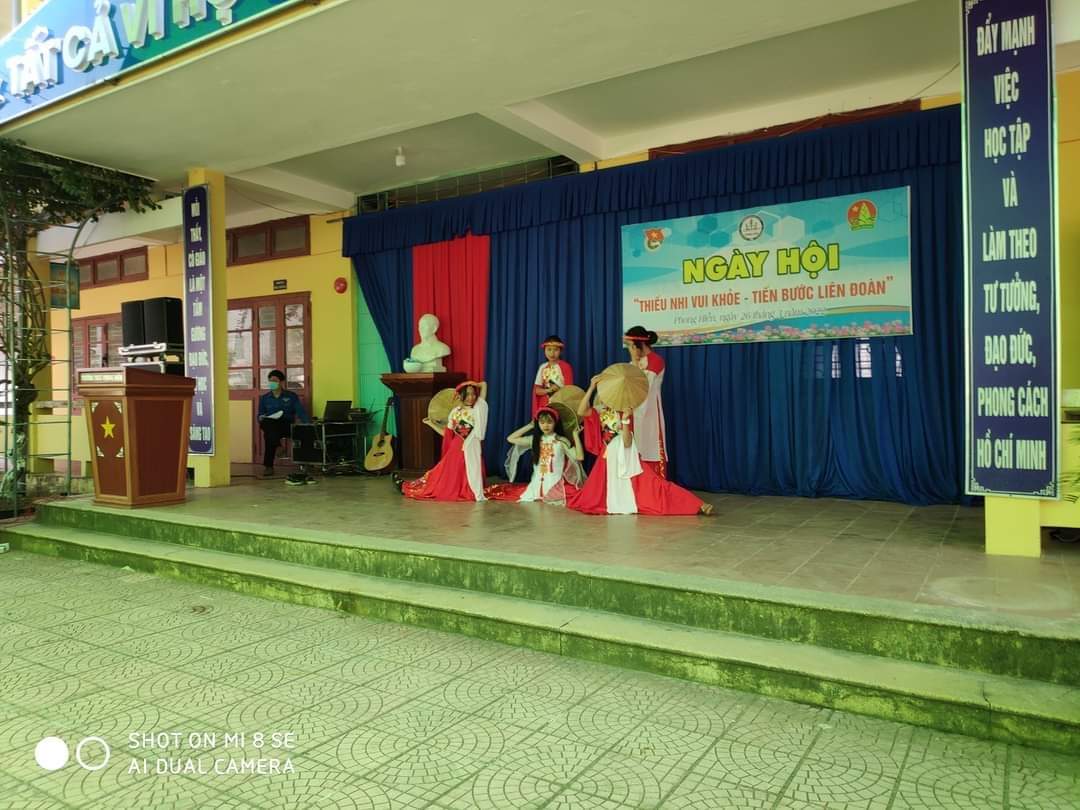 Trang Phục Biểu Diễn Mimi Tống