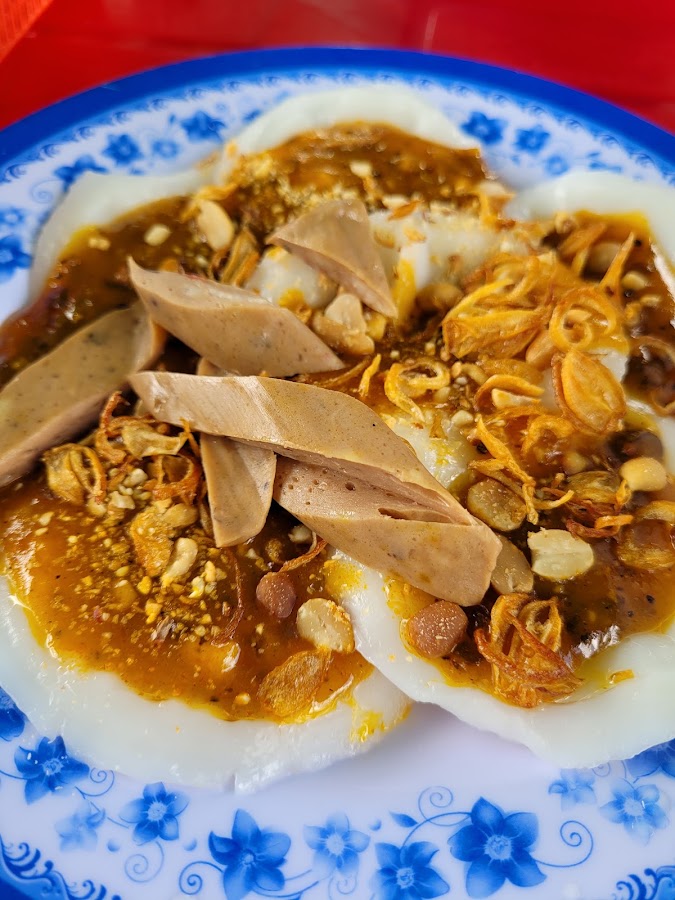 Bún mắm, bún thịt nướng, bánh căn, xèo, nem lụi