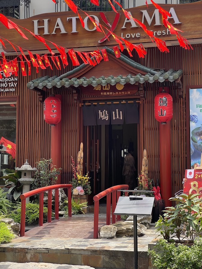 Nhà Hàng Hatoyama - BT-F09, Ngoại Giao Đoàn