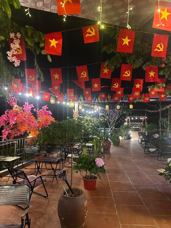 Cafe Bên Hồ