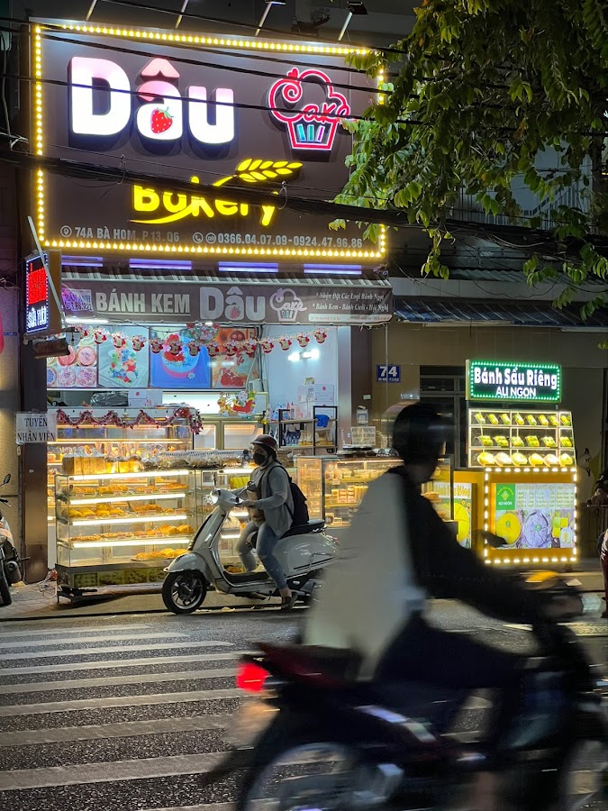 TIỆM BÁNH KEM DÂU CAKE