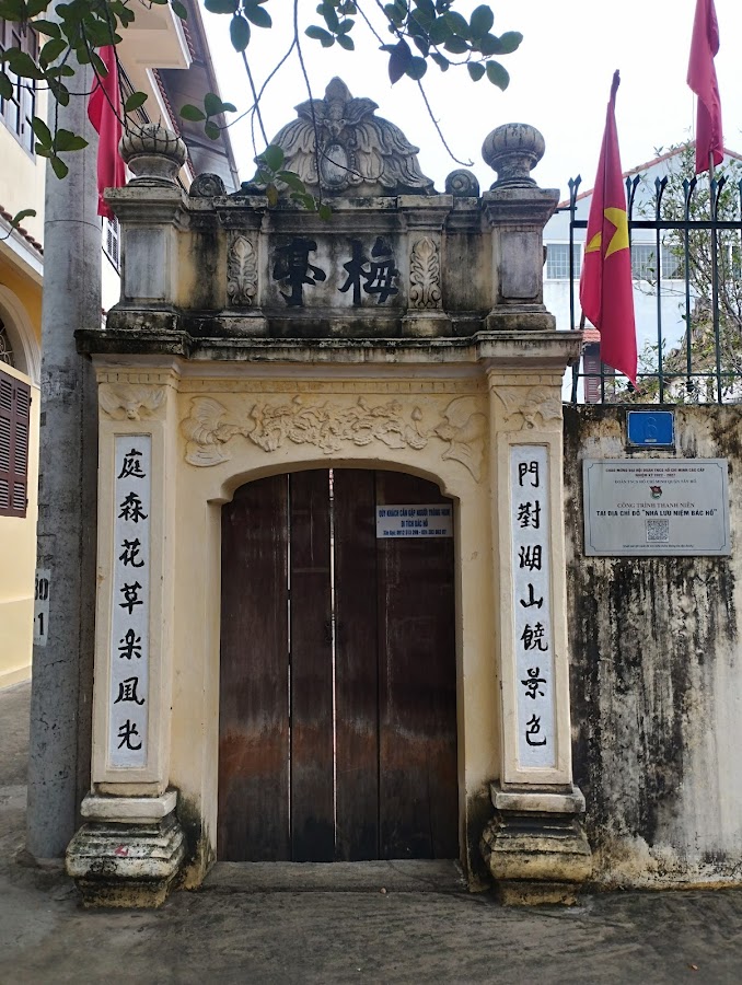 Nhà Lưu Niệm Bác Hồ
