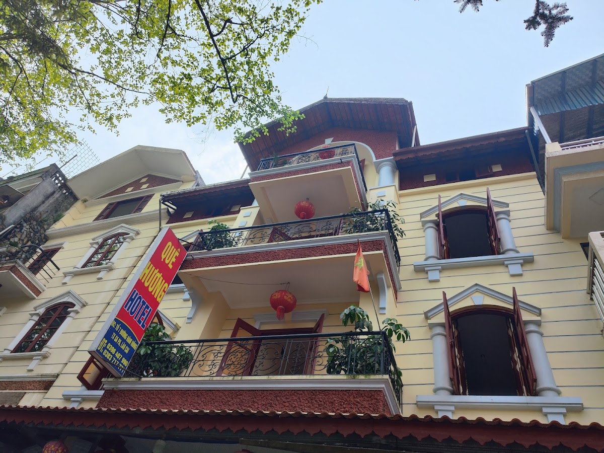 Khách sạn quê hương