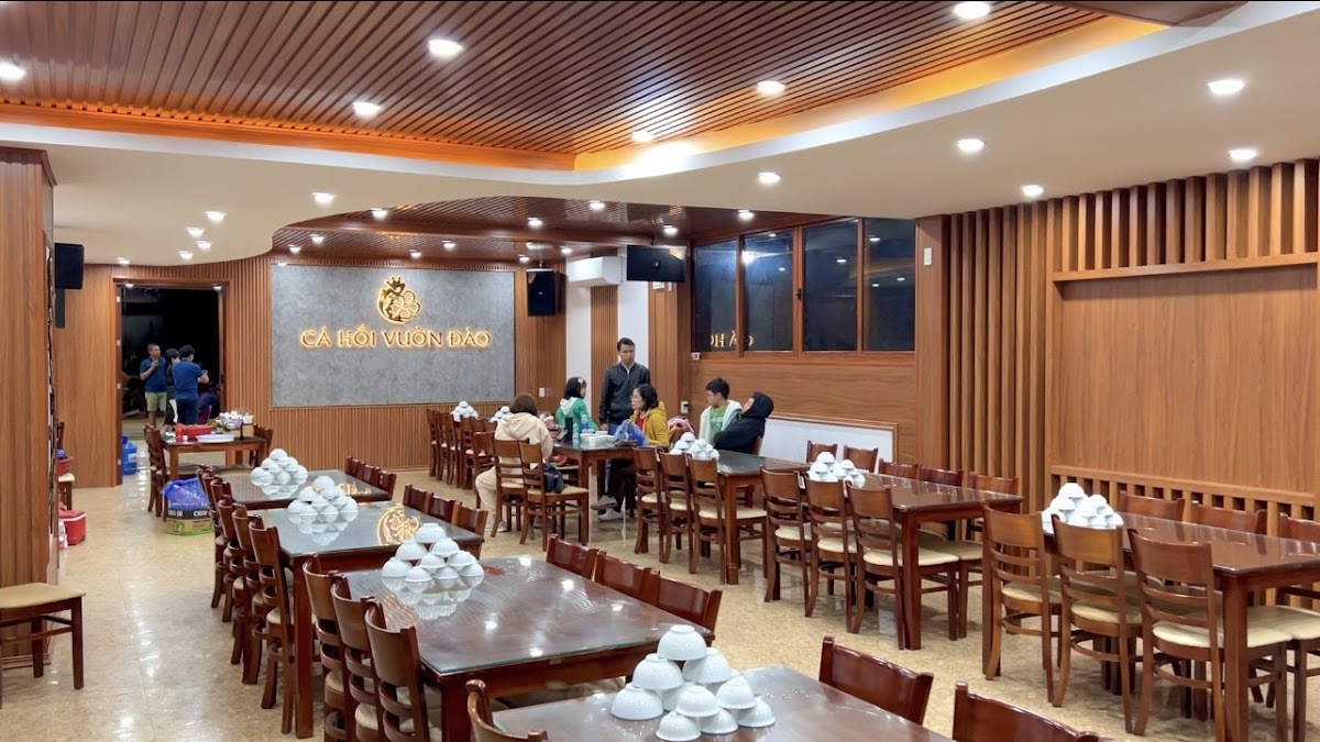 Nhà Hàng Cá Hồi Vườn Đào Mộc Châu