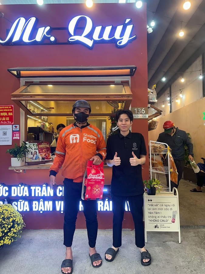 Tiệm Nước Dừa Mr Quý - Văn Tiến Dũng