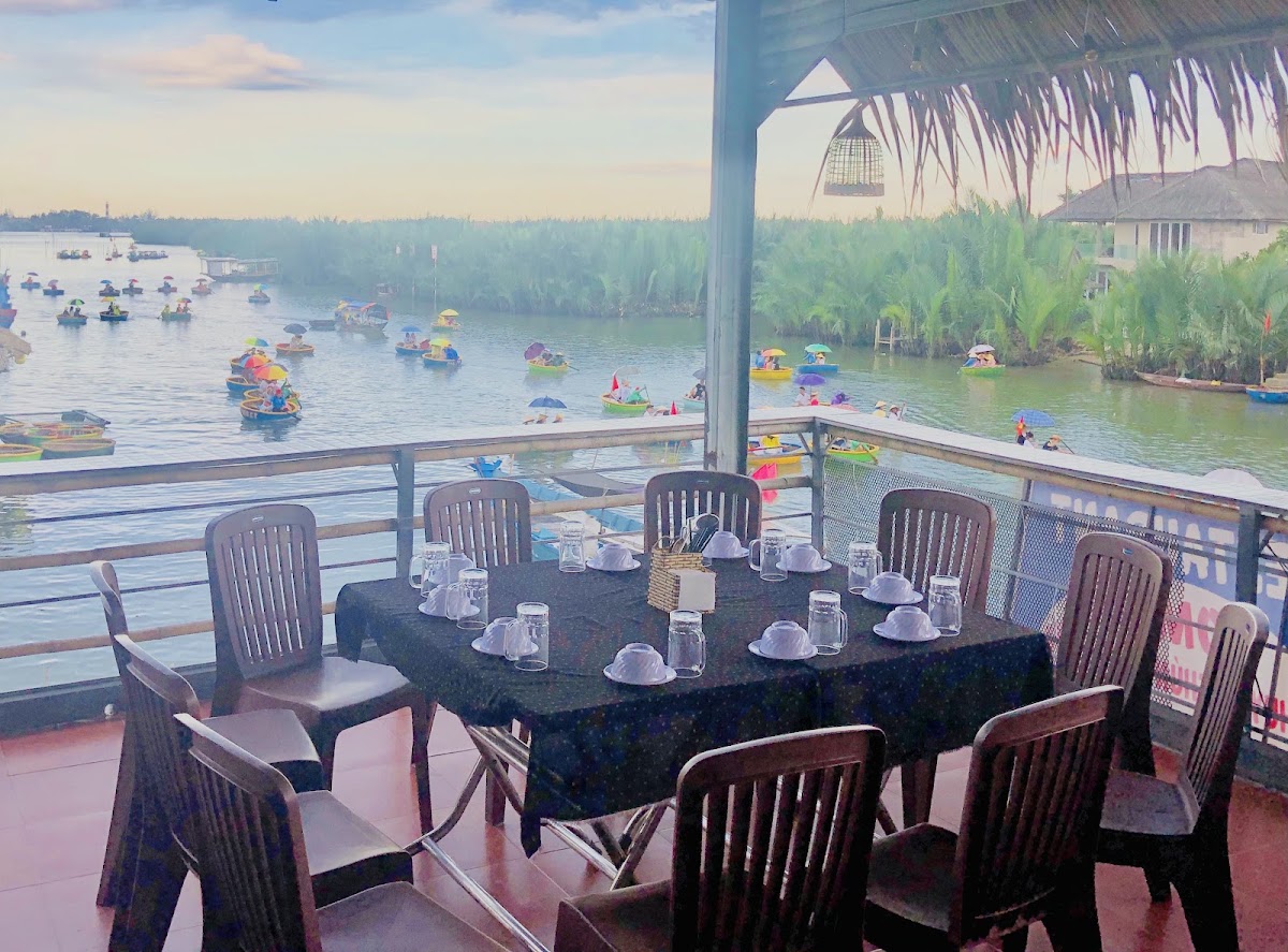 Hai Lan Rừng Dừa - Restaurant & Coconut BasketBoat Tour