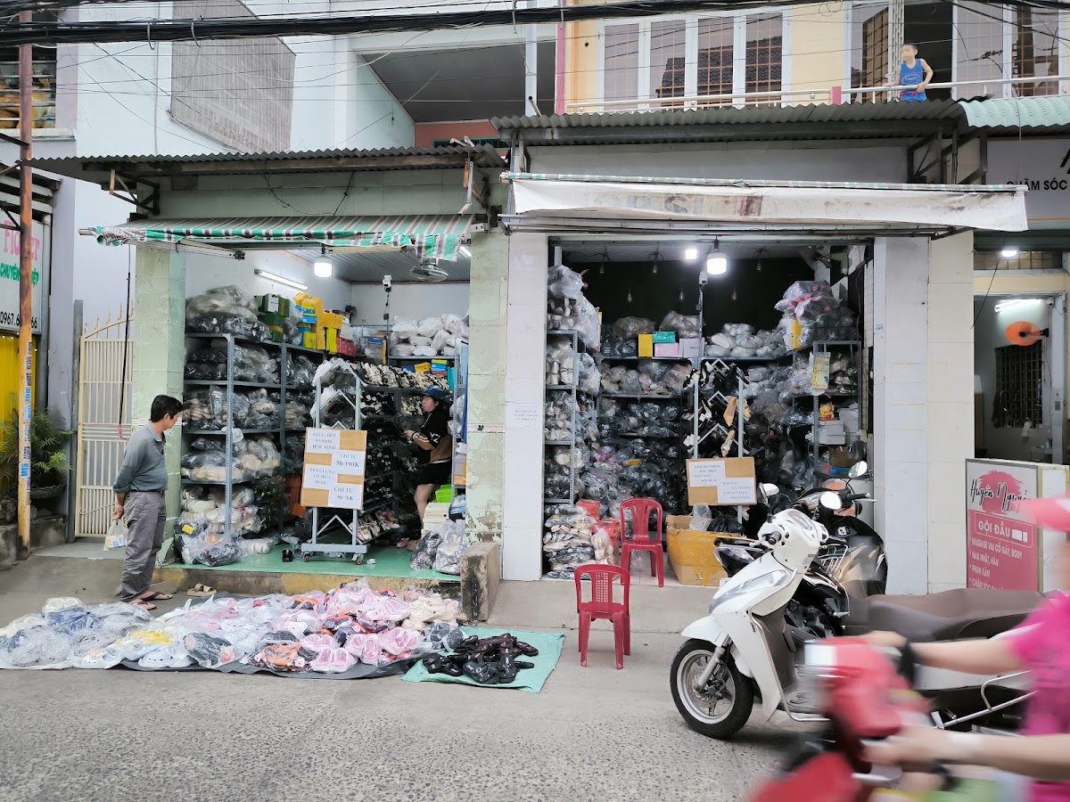 Giày dép Nin Huỳnh