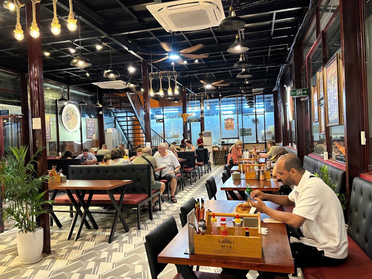 Mia Food And Drink 3