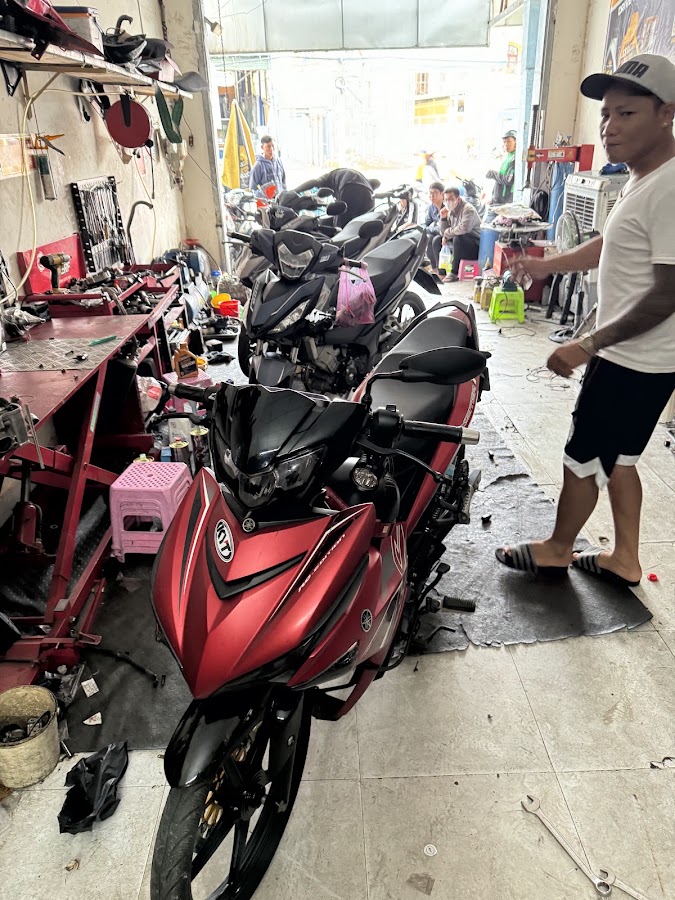 Tiệm sửa xe Tí Khoa