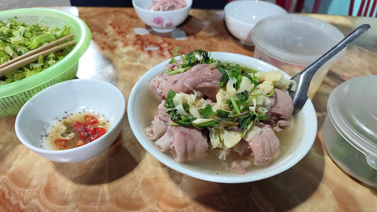 Bún Phương Loan
