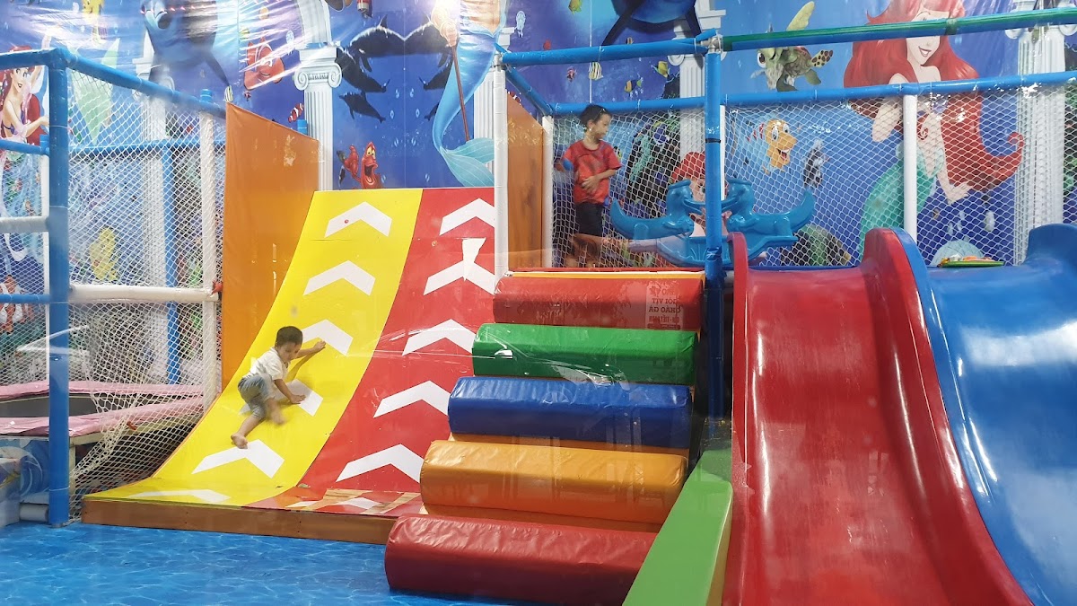 GREEN COFFEE AND PLAY GROUND