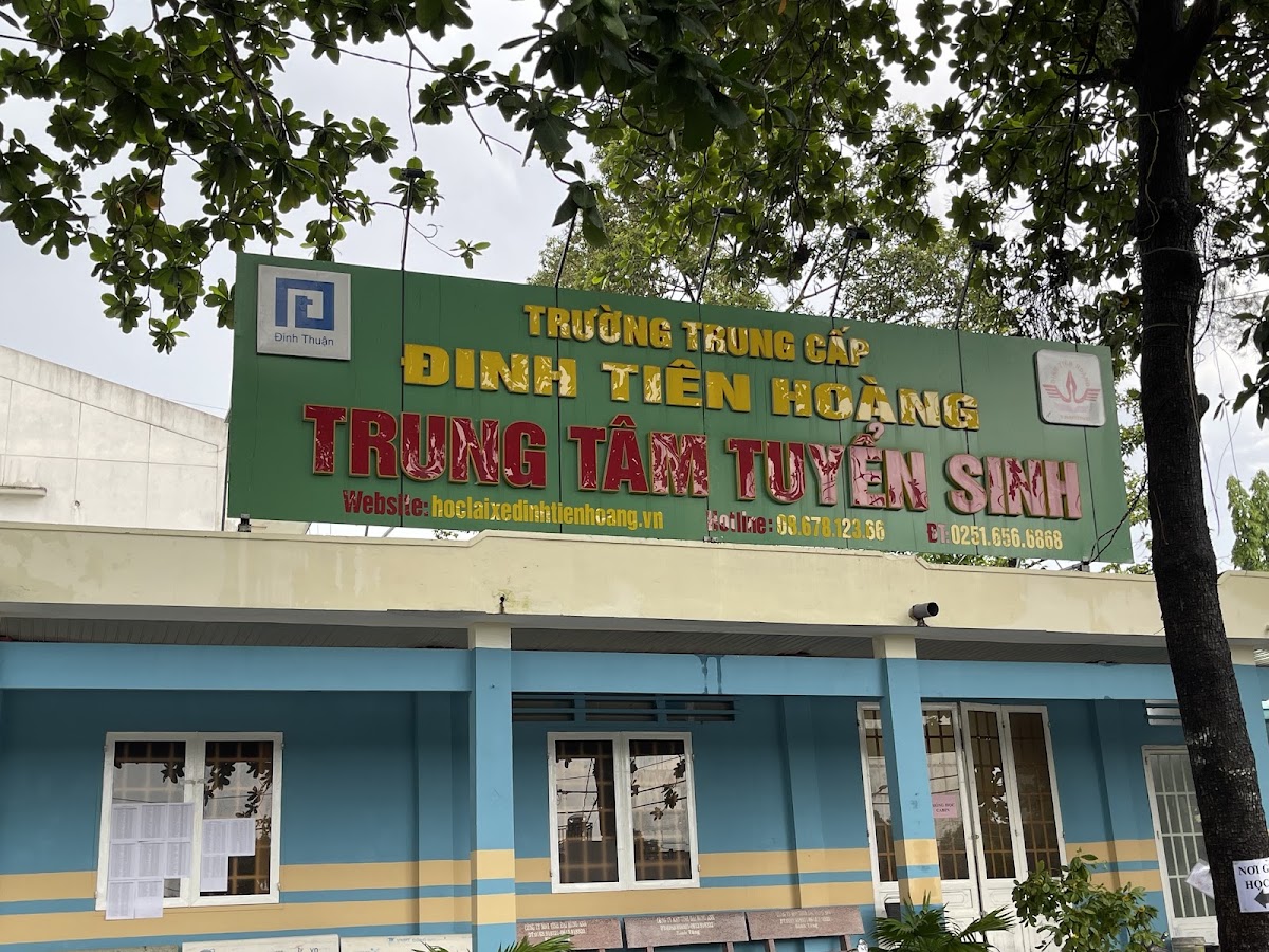 Văn phòng tuyển sinh lái xe trường trung cấp đinh tiên hoàng