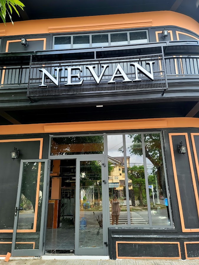 Nevan Cafe & Cocktail