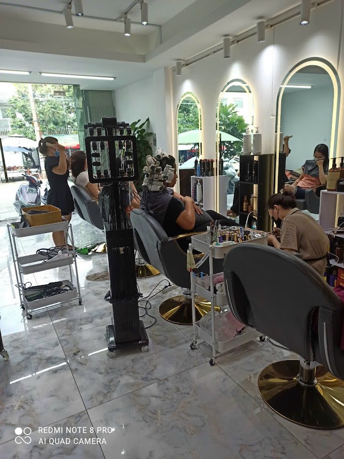 Lucy Salon