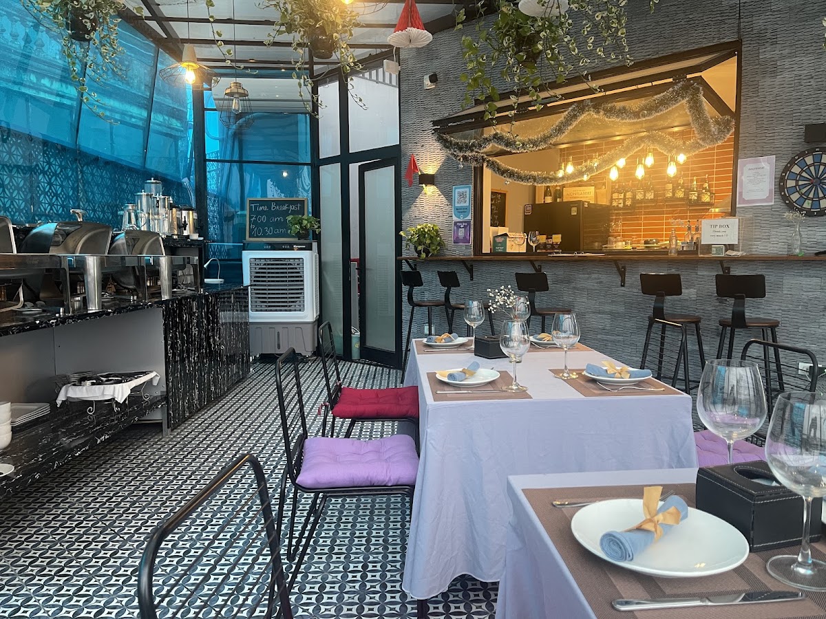 Paradise Rooftop Restaurant & Bistro