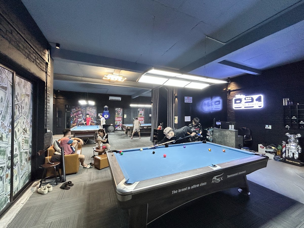 B21 Billiards Club