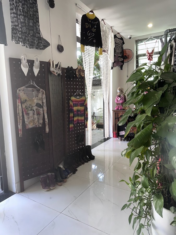 Yen May Vintage & Y2K Secondhand Clothing