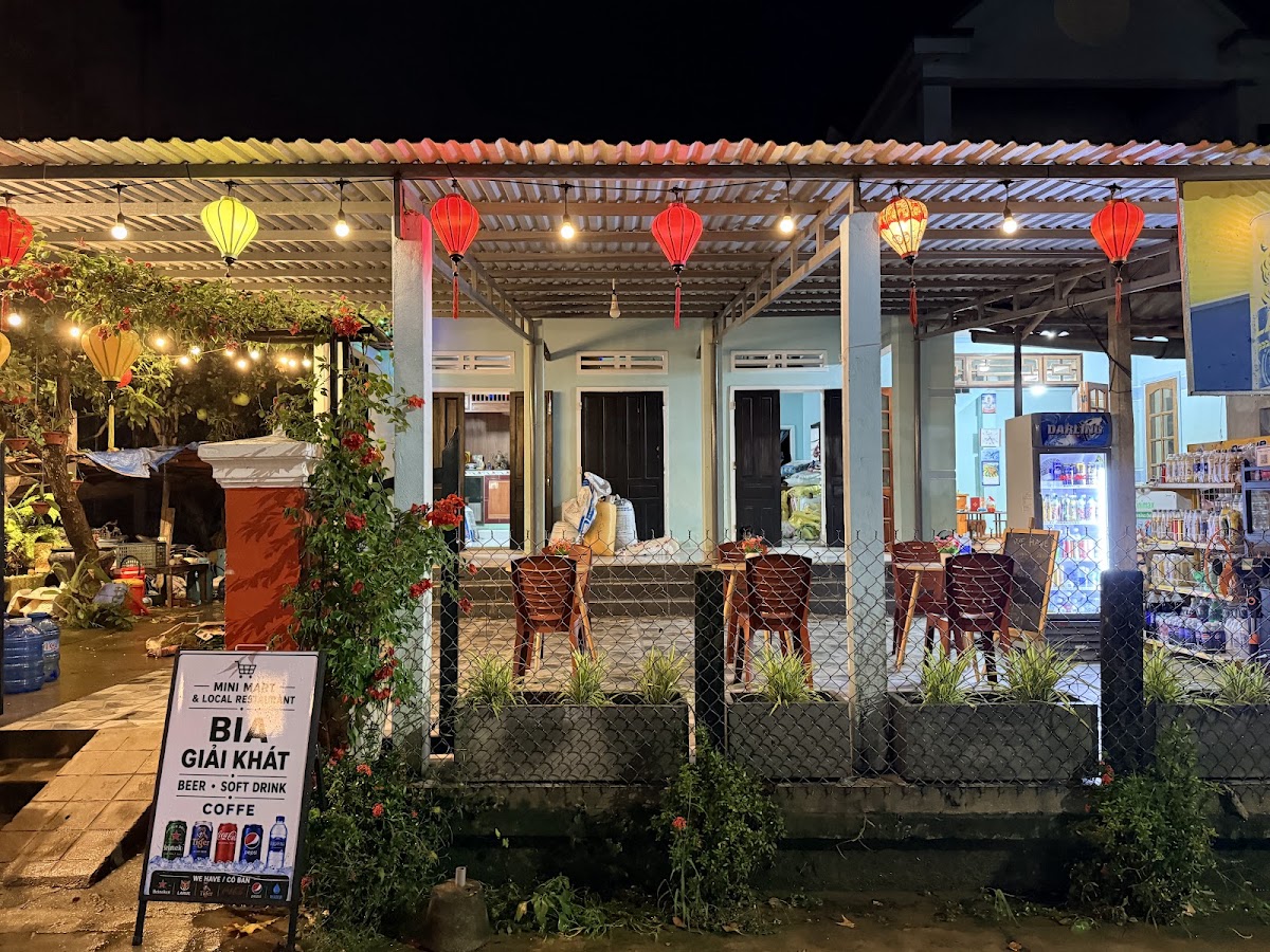 Nhân Mini Mart & Local Restaurant