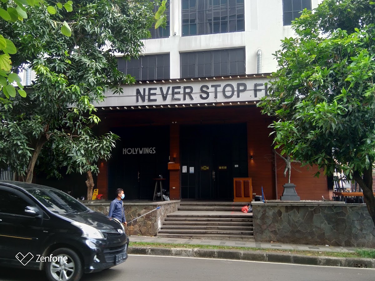 HW Helen's Live Bar Mega Kuningan