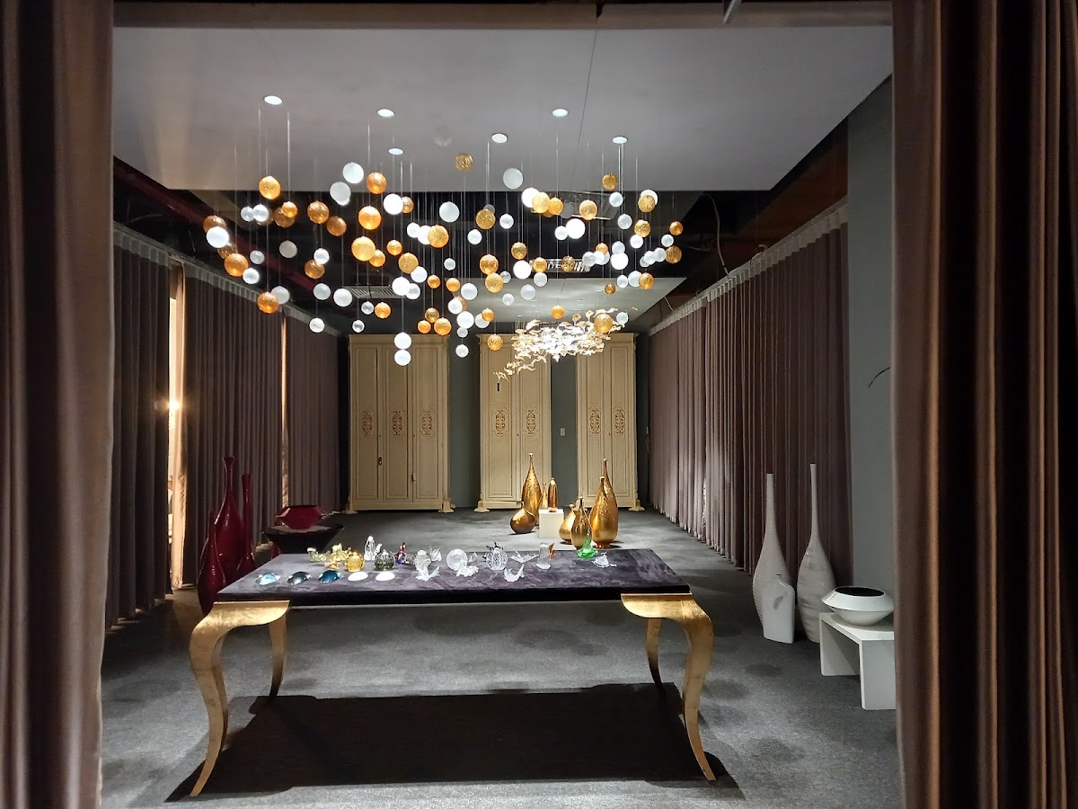 Showroom Đèn trang trí Cao cấp - TTD Vincom Long Biên