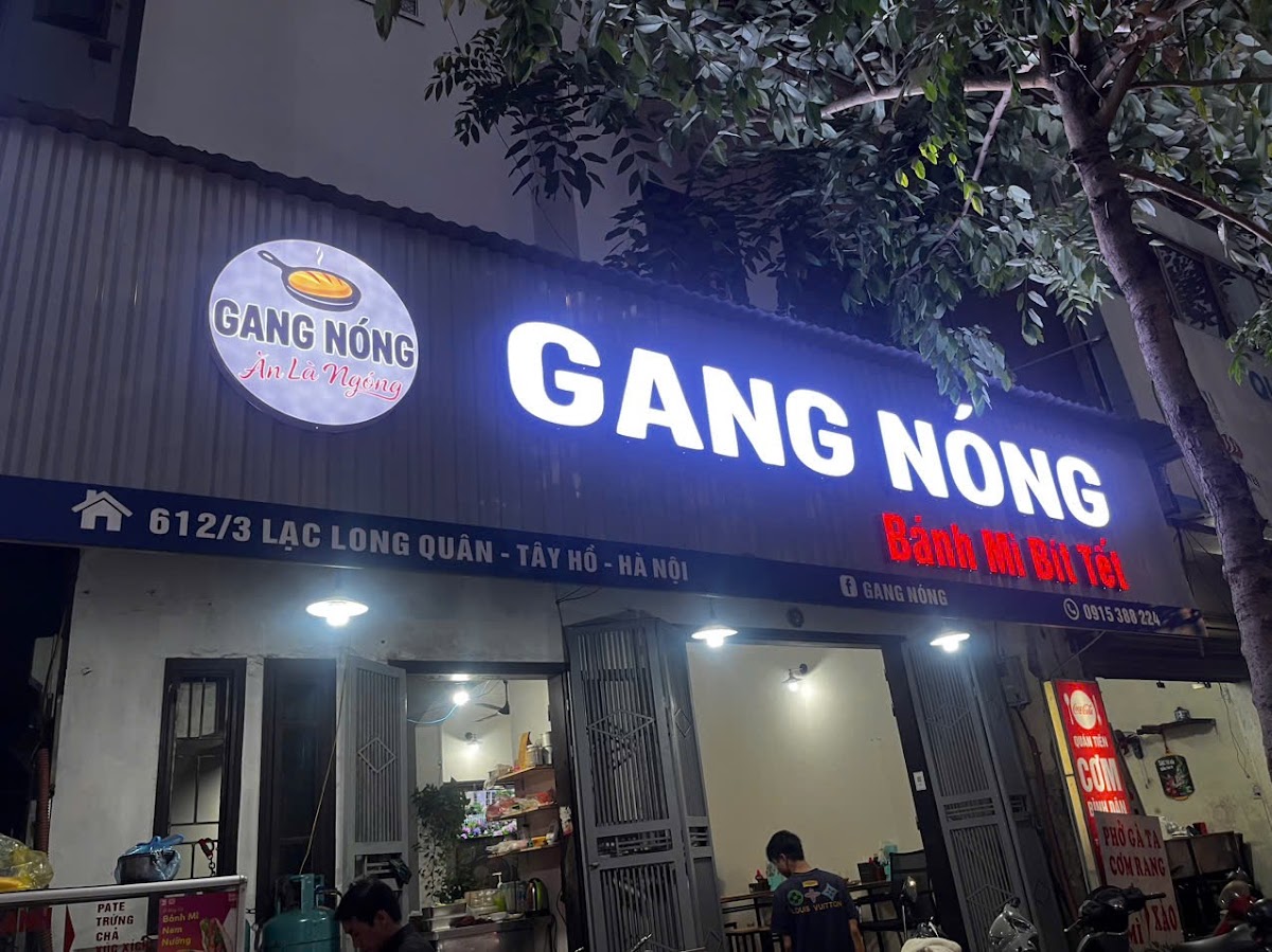 GANG NÓNG - Bánh mì Bít tết